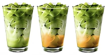 Tres vasos de matcha latte con hielo